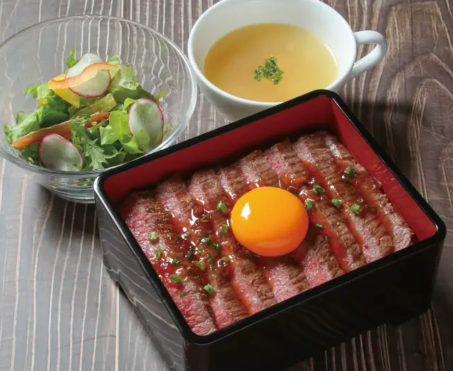 芳醇な味わいの「飛騨牛ステーキ サーロインステーキ」