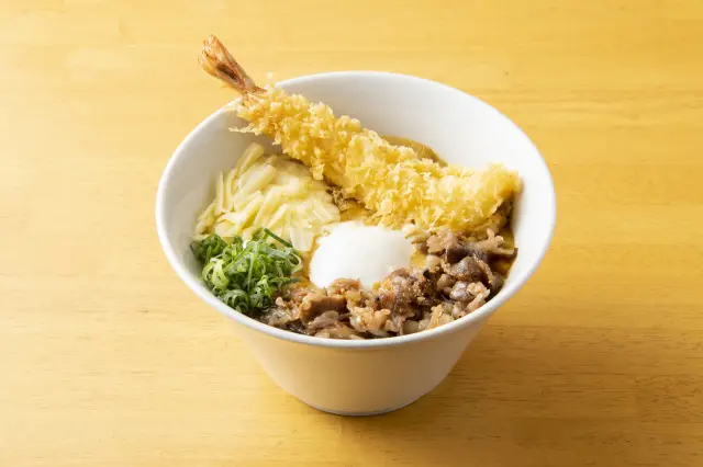 贅沢な「全部のせカレーうどん」