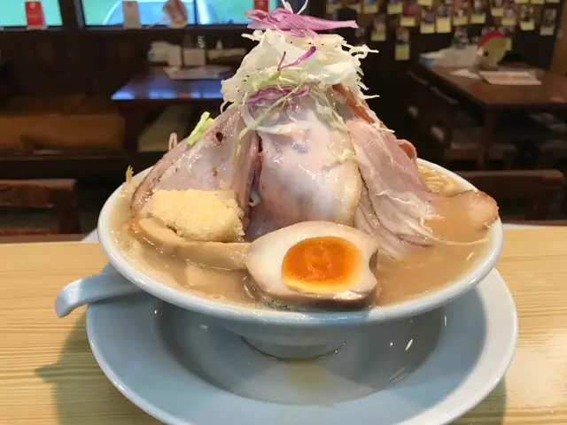 「でかまるラーメン」