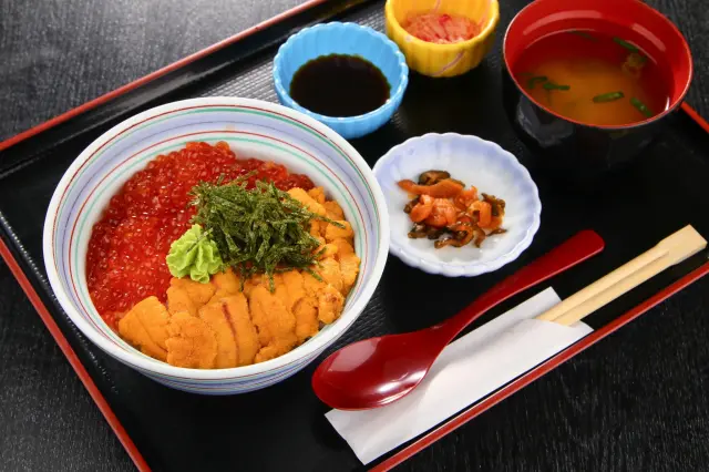 「うにいくら丼」