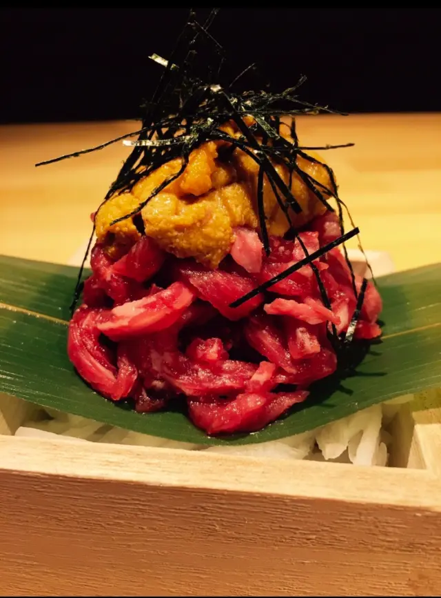 和牛生ユッケとうにの「絶品！うにく」