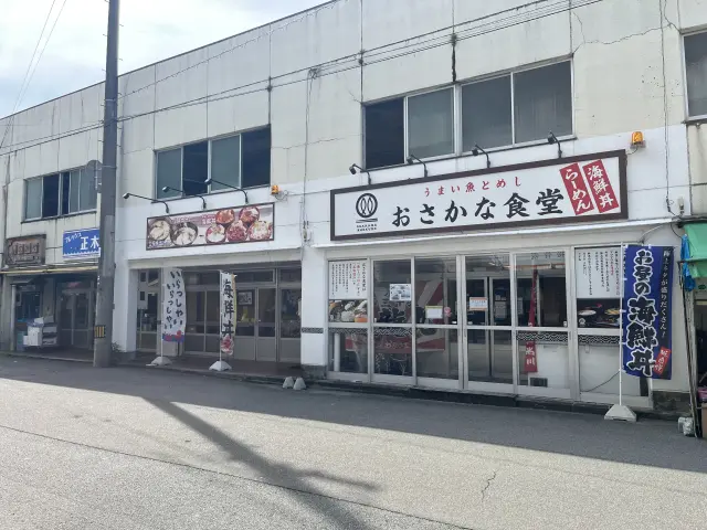 2階部分に無料駐車場がある