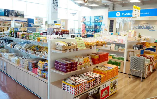 「スカイショップしらさぎ」の店内