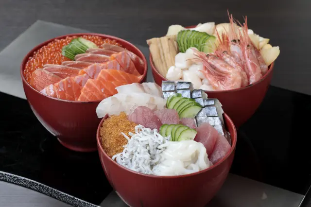 朝食はいくらかけ放題の海鮮丼が人気