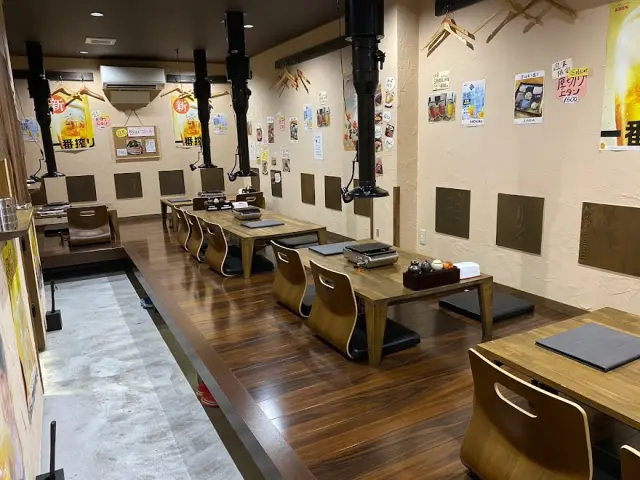 店内は座敷がメイン