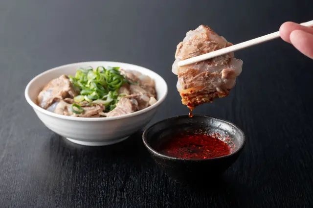 あっさりポン酢で食べる「桝元名物なんこつ」