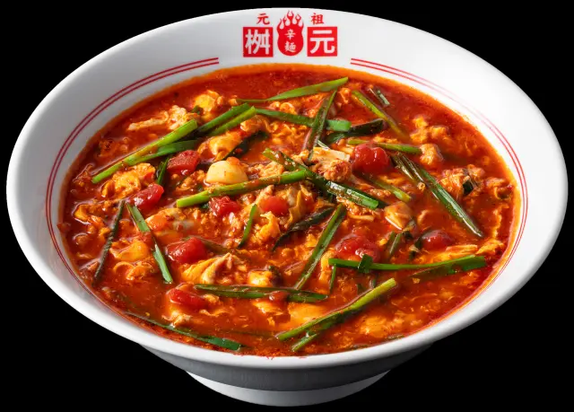 酸味と辛さがスープに溶け合う「トマト辛麺」