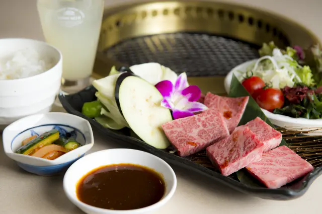 焼肉・鉄板焼ステーキ 橘通りミヤチク APAS