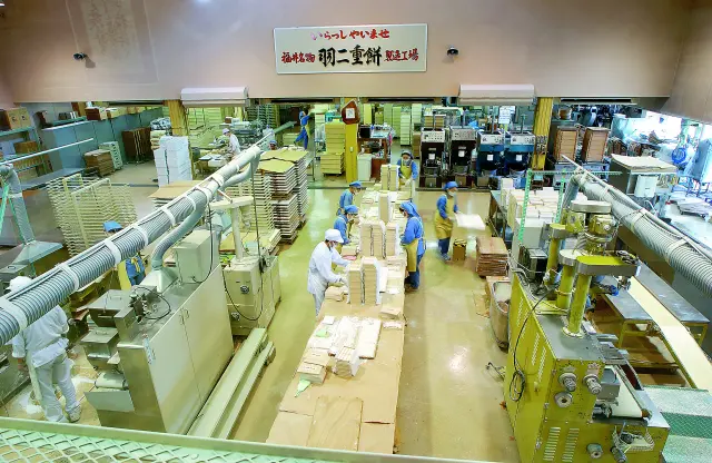 伝統的な製造工程を見学することも可能