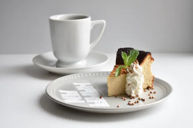 そば粉を使用した「sobaバスクチーズケーキ」