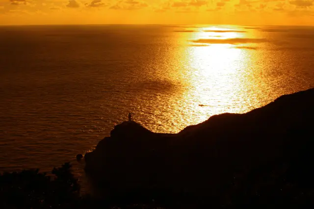 福江島の大瀬埼灯台周辺は夕陽の名所としても知られる
写真：五島市提供