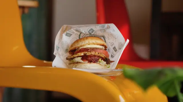 看板メニューは「きみどりSPバーガー」