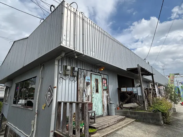 現在は佐賀県内に2店舗を構える「きみどりバーガー 神園店」