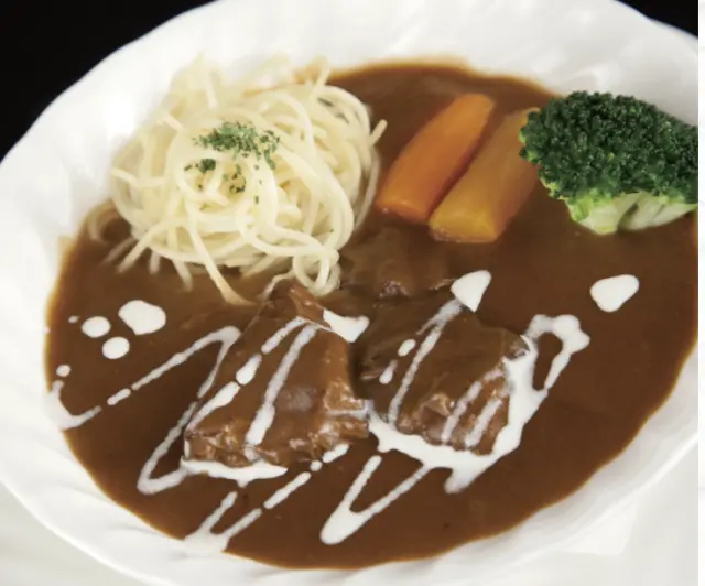 和牛をマデラ酒とスパイスで煮込んだ「ビーフマデラシチュー」