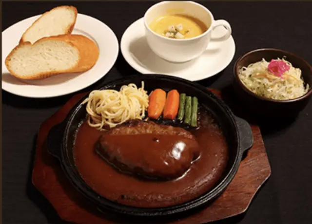 ランチの「ハンバーグセット」