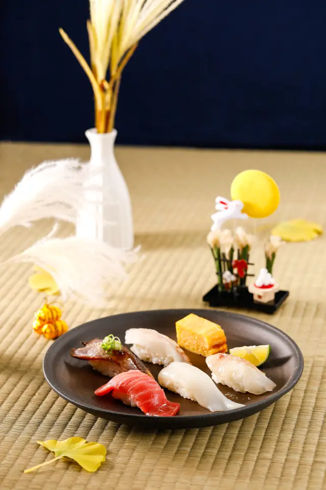 “Chef’s Choice Nigiri,” featuring seasonal ingredients at their peak.