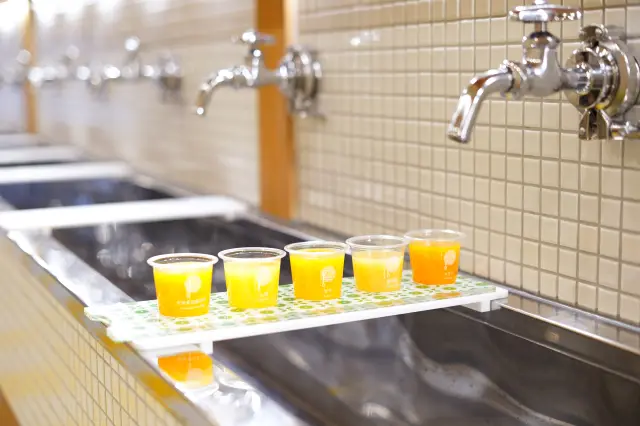 複数種類を飲み比べできる専用トレーを用意