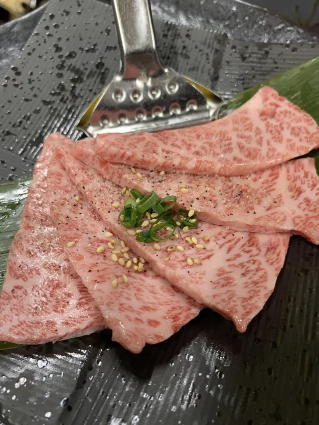 柔らかく濃厚な味わいの希少部位も味わえる