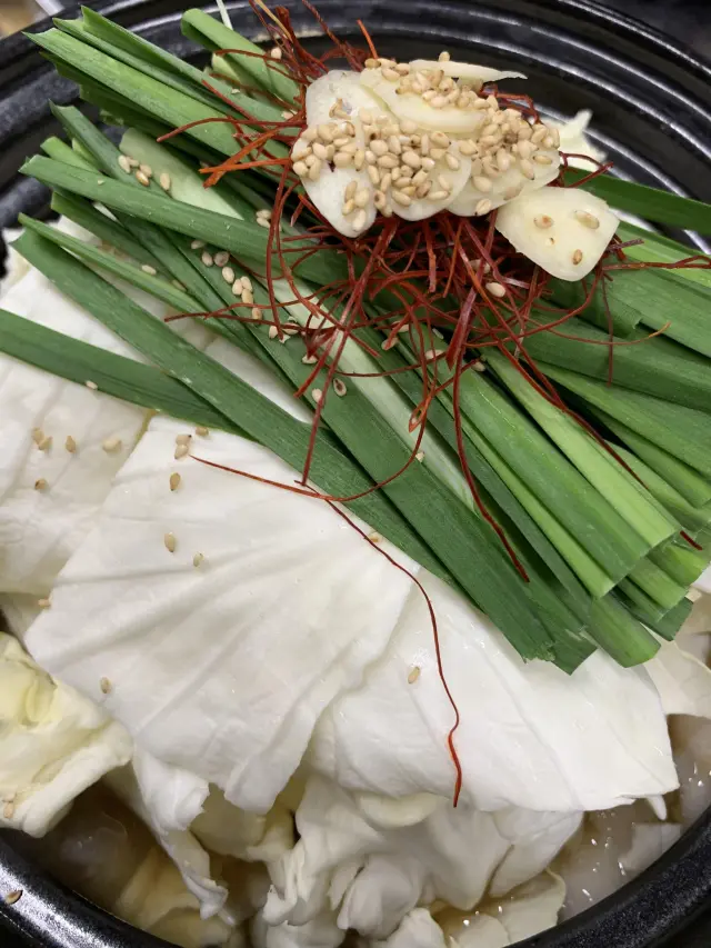 「牛もつ鍋」など焼肉以外の料理も充実