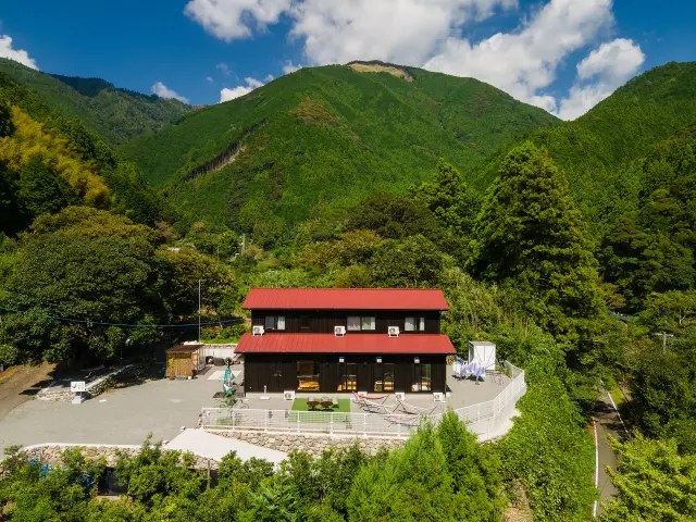 山間の隠れ宿で贅沢な食体験ができる