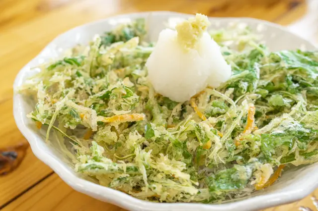 看板メニューの「かき揚げちりめん丼」