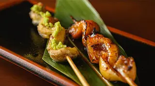 うなぎをらせん状に巻いて焼いた「くりから串」