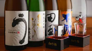 全国各地の日本酒も豊富に揃えている