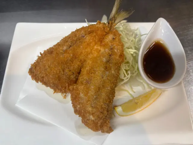 職人が腕をふるう揚げ物は自慢の一品