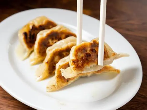 6種類の野菜がたっぷり入った餃子