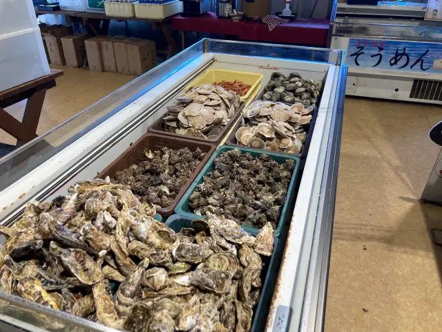 90分の食べ放題スタイルで、魚介などのメニューを味わえる