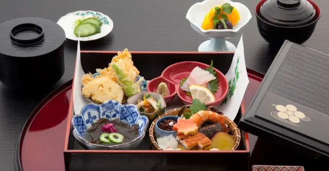ランチは御膳料理が中心
