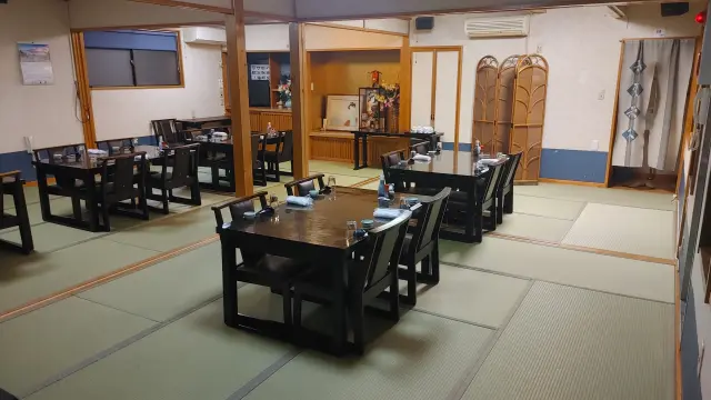 100名まで収容可能な大宴会場はステージも完備