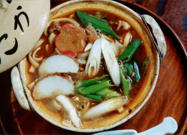 アツアツの味噌煮込みうどんは季節を問わず人気