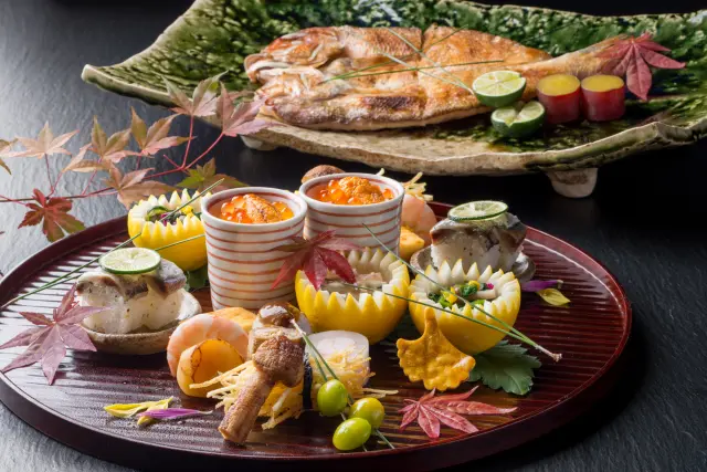 旬の素材を盛り込んだ料理