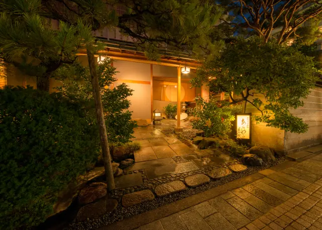 あらや滔々庵