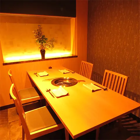店内は落ち着いたしつらえの高級感ある雰囲気
