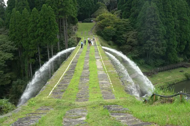 一昼夜で膨大な量の水を送り棚田を潤す