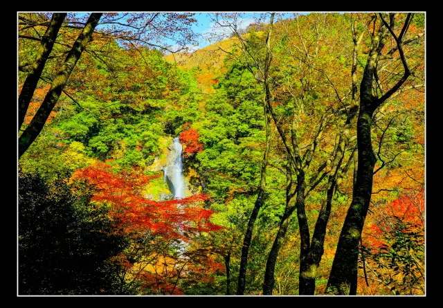 険しい峡谷に囲まれた宮崎県との県境にある秘境