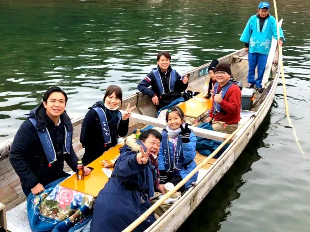 「こたつ船」は12〜3月上旬にかけて運行する