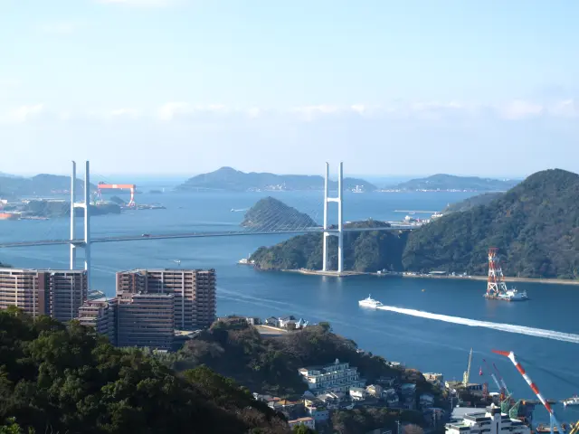 長崎港や市街、クルーズ船や軍艦島を見渡せる
写真提供：（一社）長崎県観光連盟