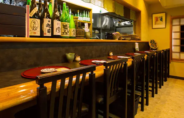 落ち着いた店内でくつろぎながら星付きの美味が堪能できる