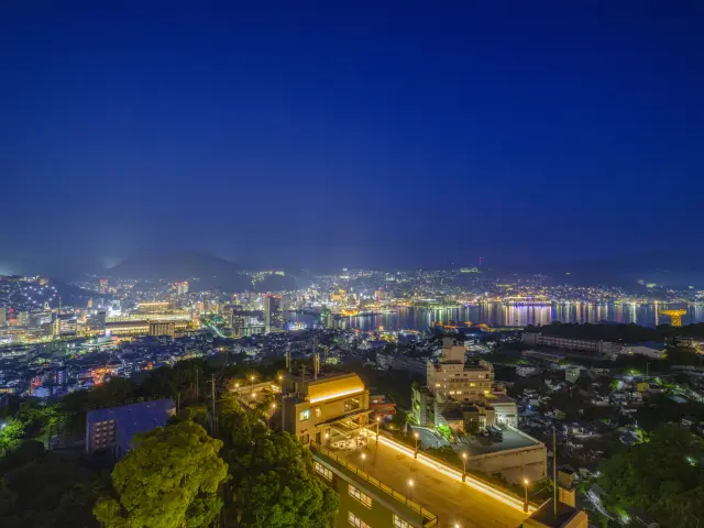 ホテルの屋上から眺める長崎の夜景はまさに絶景