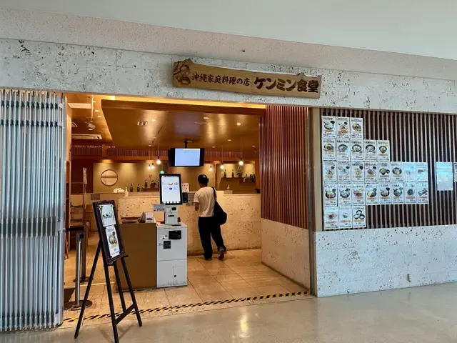 沖縄グルメが食べられるレストランも