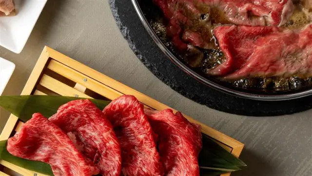 ワインを絞ったブドウ粕を食べで育った甲州ワインビーフの焼きしゃぶ　※2026年3月末まで提供