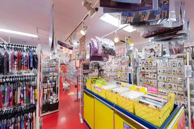 アイドルグッズを販売する「TRIO DX」