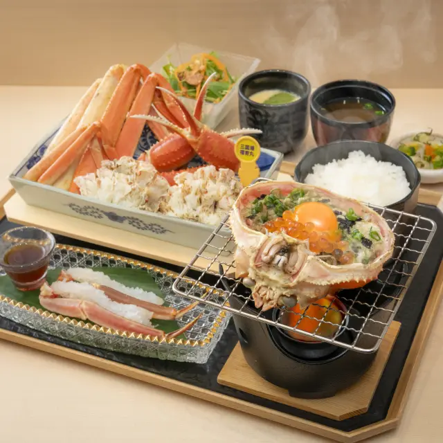 蟹味噌甲羅焼き、蟹味噌丼など5種類が揃う【極味】
