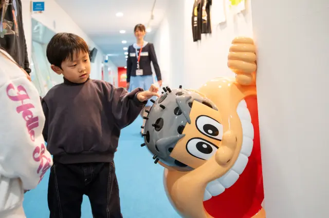 You will find GariGarikun everywhere along the tour route.