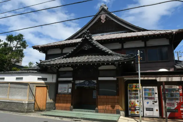 北千住駅から徒歩圏に位置