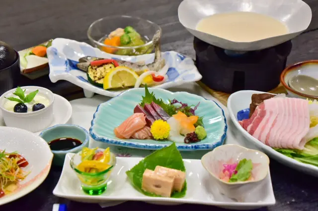 朝食・夕食が付く宿泊プランもあり