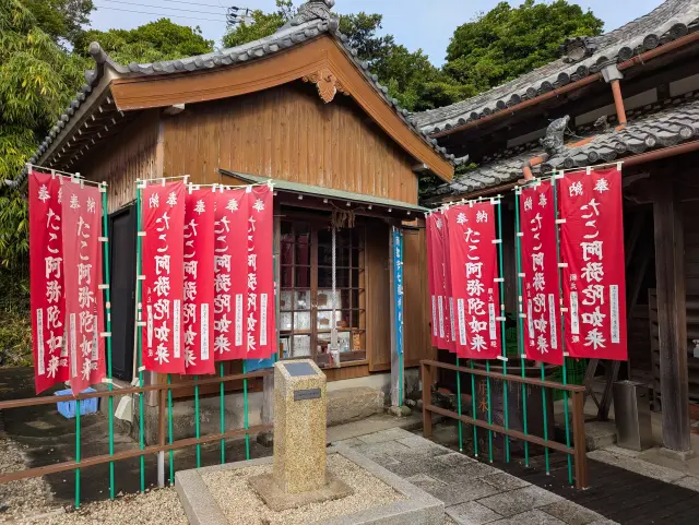 縁結びを願って参拝する人も多い